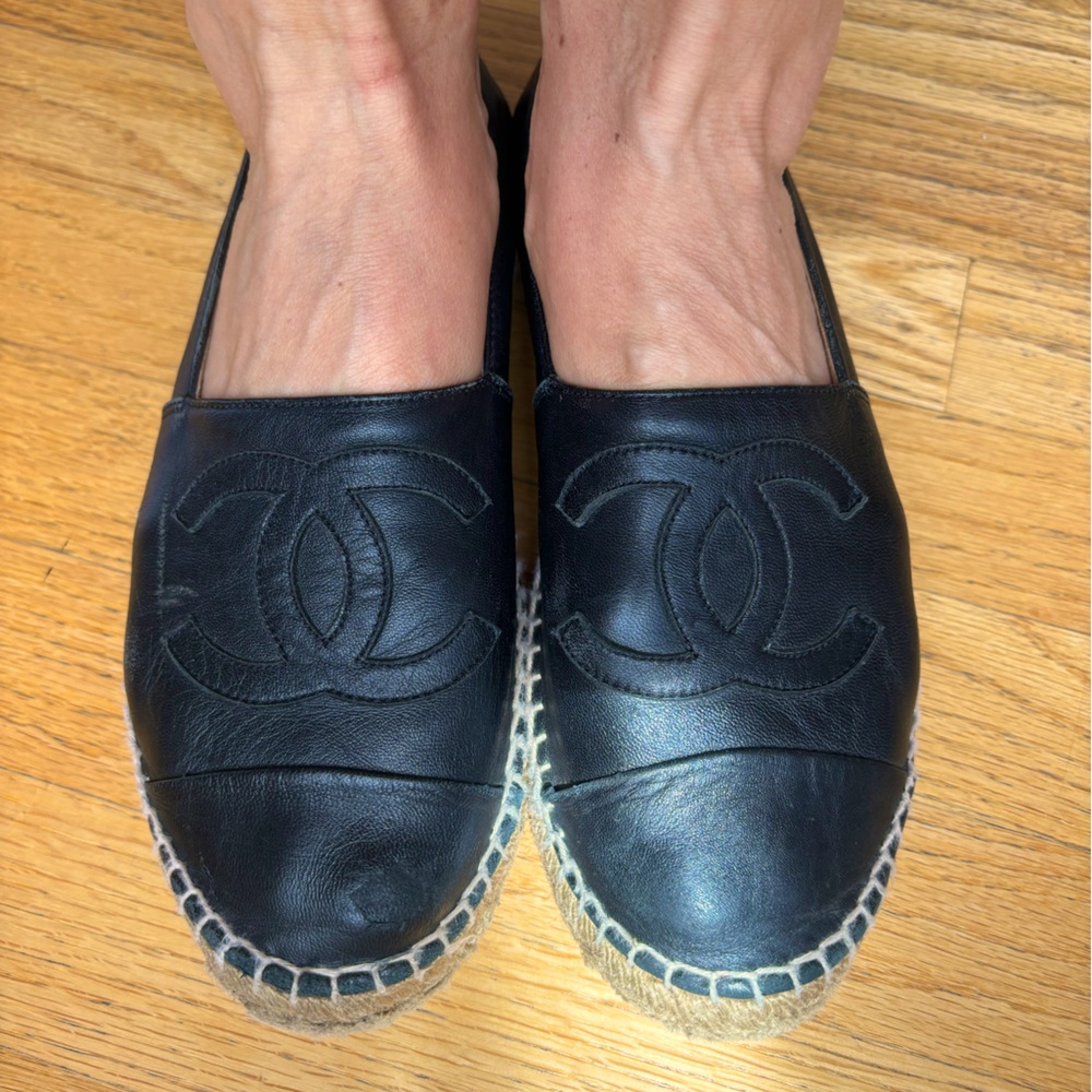 CHANEL , interlocking CC logo black leather espadrilles. Size 39.